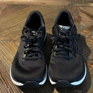 Topo Ultrafly 4 Men's Black Athletic Shoes